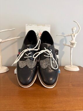 Cole Haan Black and Gray Lace-Up Flats
